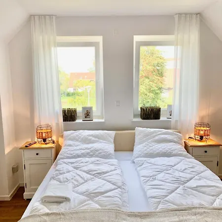 Hébergement de vacances Traumhaus Mit Platz Fuer 20 Personen An Der Nordsee